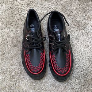 Tuk creeper shoes red and black men’s 9. Women 11